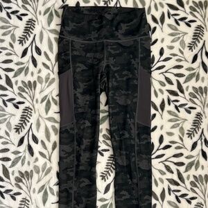 Fabletics On-The-Go PowerHold® High-Waisted Legging | Charcoal Camo | Size Small